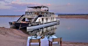 Simbabwe - Botswana - Afrikas Schätze vom Hausboot und auf Pirsch entdecken Simbabwe - Botswana - Afrikas Schätze vom Hausboot und auf Pirsch entdecken