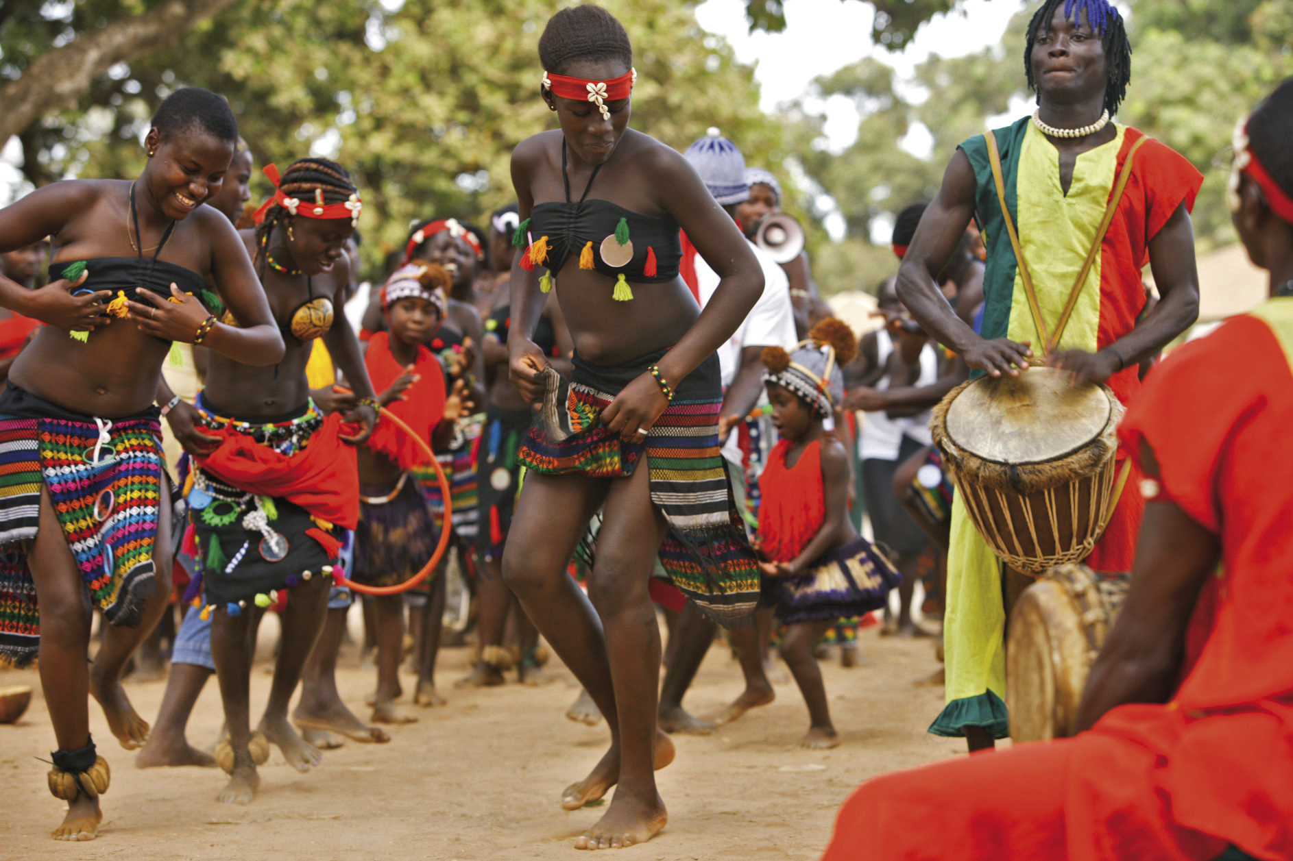 Аборигены. Национальная одежда папуа новая гвинея. Пурари папуа - новая гвинея. Папуасы новой гвинеи. Праздник синг синг папуа.